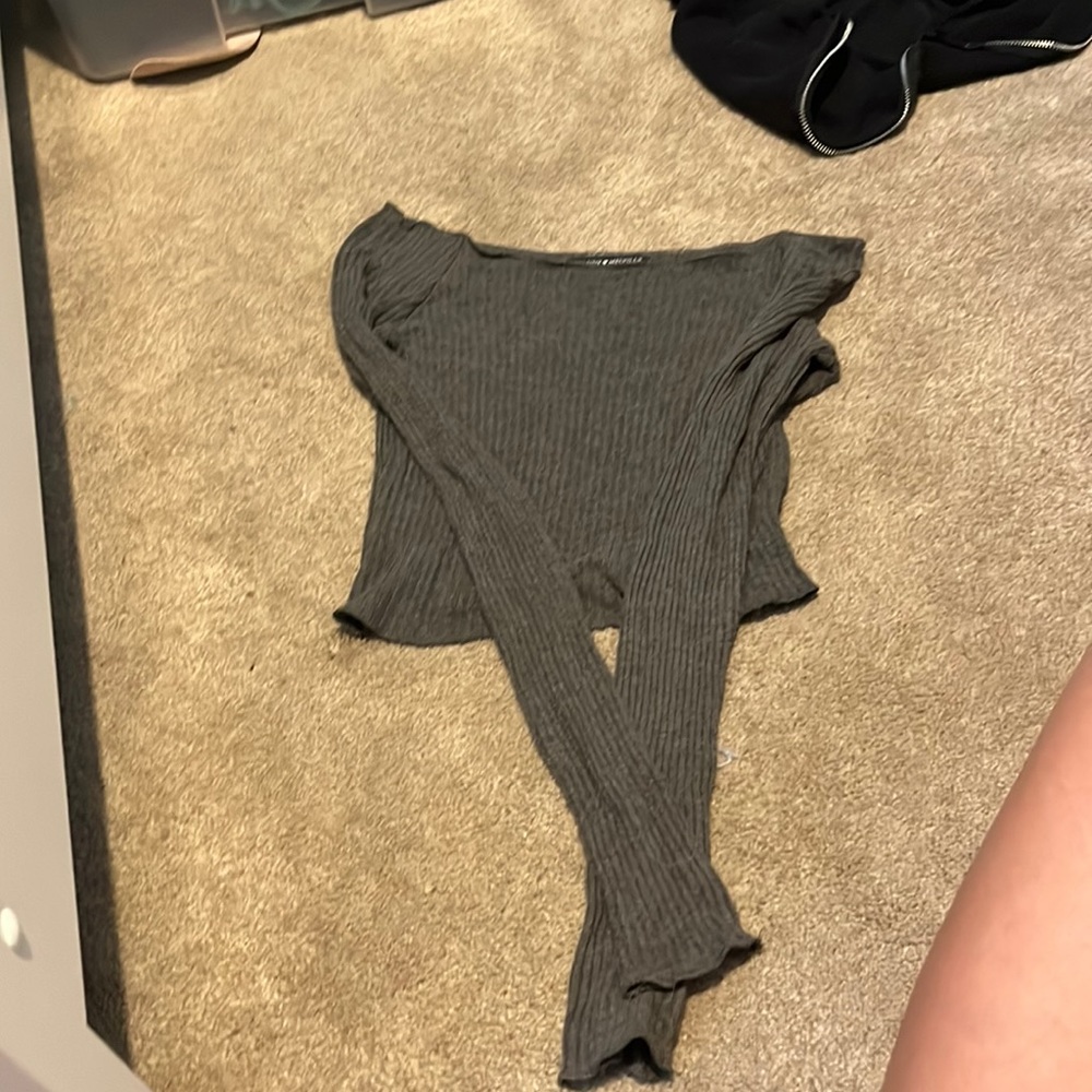brandy melville long sleeve crop top